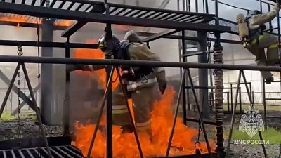 В Челябинске спасатели провели тренировку на огневой полосе