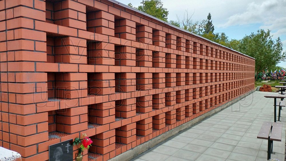 На копейском кладбище открыли первый колумбарий