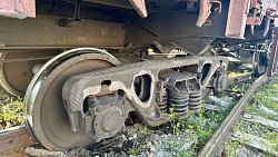 В Челябинске сошли с рельсов два вагона со щебнем