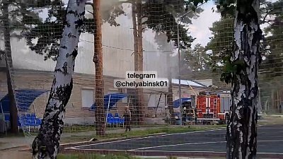 В Челябинске загорелось здание возле спортивного центра «Динамо»