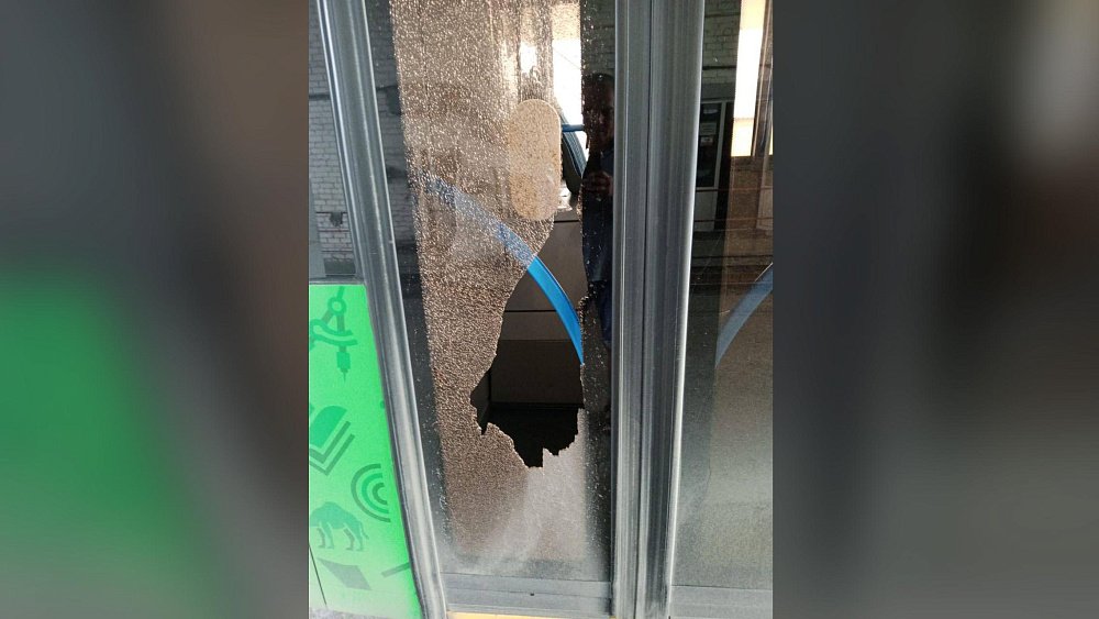 Челябинец пойдет под суд за то, что бросал камни в проезжающие автобусы