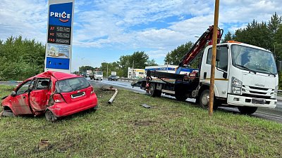 Виной всему аквапланирование: в Копейске на дороге перевернулся автомобиль