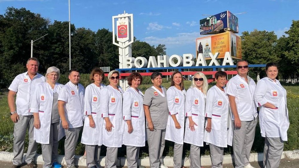 Бригада врачей из Челябинской области проводит диспансеризацию жителей Волновахи