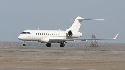 В челябинском аэропорту пресекли незаконный ввоз меда и курта