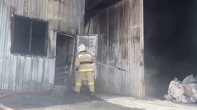 Пожарные в Копейске отстояли здания производственных цехов