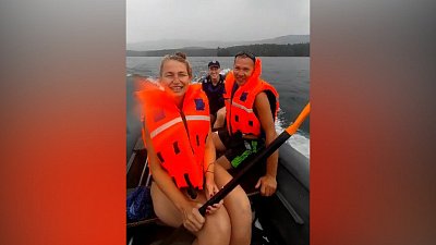 Спасатели Челябинской области помогли паре сапбордистов, застрявших в водоеме во время шторма