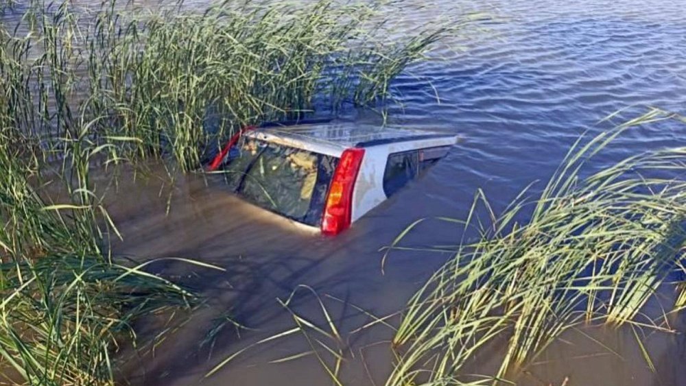 Полиция задержала угонщика, утопившего чужое авто в еткульском водоеме