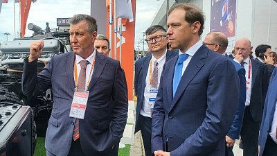 Денис Мантуров оценил разработки челябинских заводов на форуме «Армия‑2023»
