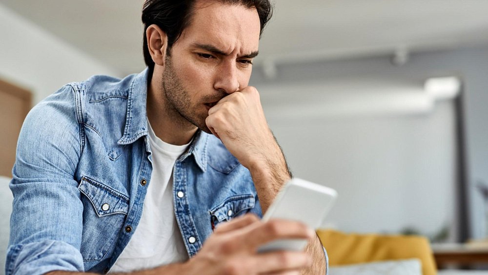 Наклонная поза часто вызывает боли в шее