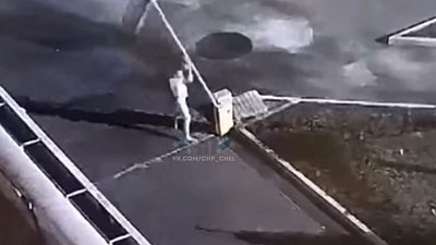 Неадекват сломал шлагбаум возле университета в Магнитогорске