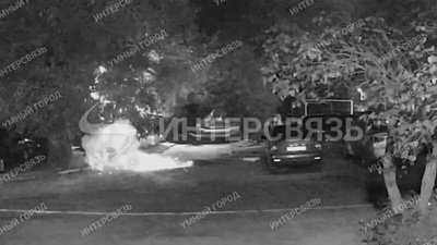 В Челябинске неизвестный использовал взрывпакет во дворе