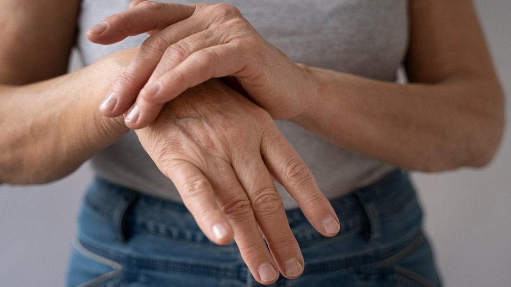 Онемение конечностей может указывать на наличие грыжи