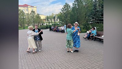 В Сатке для местных жителей выступает духовой оркестр