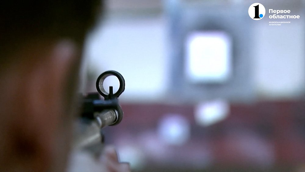 У челябинских журналистов прошли соревнования по пулевой стрельбе