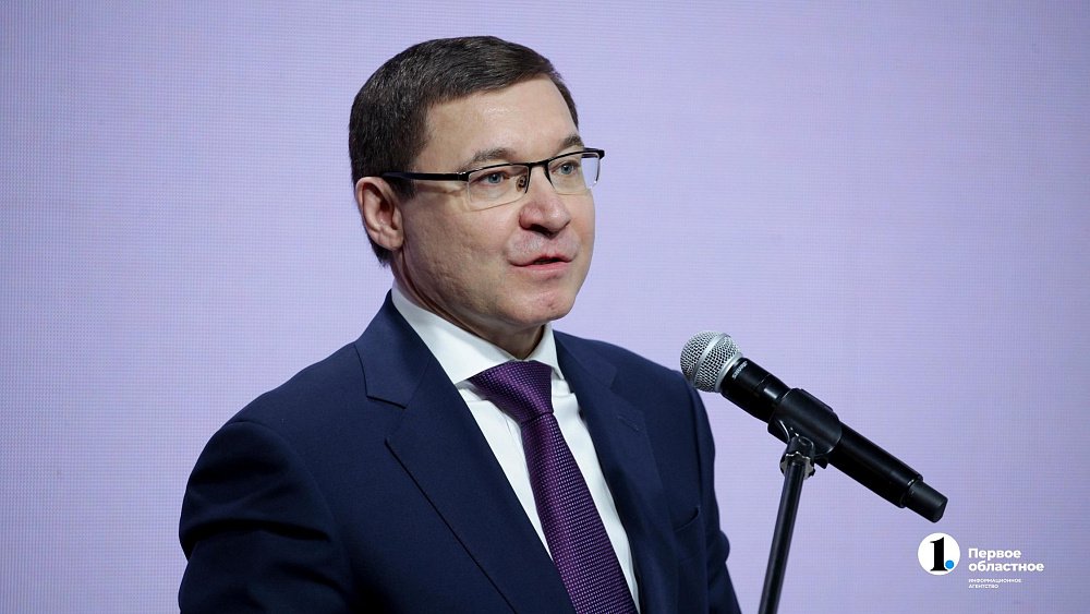 Владимир Якушев поздравил уральцев с Днем Государственного флага России