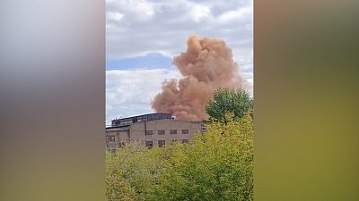 Жители Металлургического района заметили столб оранжевого дыма