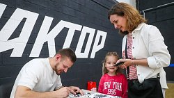 Хоккеист Валерий Ничушкин подарил академии «Трактор» более трех миллионов рублей