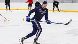 Хоккеист Валерий Ничушкин подарил академии «Трактор» более трех миллионов рублей