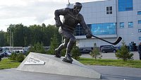 В Челябинске у арены «Трактор» открыли монумент Валерию Белоусову