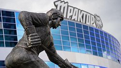 В Челябинске у арены «Трактор» открыли монумент Валерию Белоусову