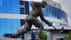 В Челябинске у арены «Трактор» открыли монумент Валерию Белоусову