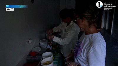 Волонтеры из Миасса готовят сухие заготовки для военных