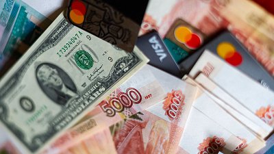 Челябинские туристы пытались незаконно перевезти через границу 4,5 млн рублей