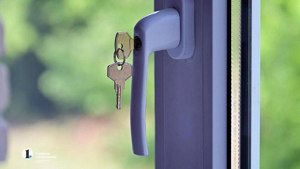 В Магнитогорске трехлетняя девочка выпала из окна