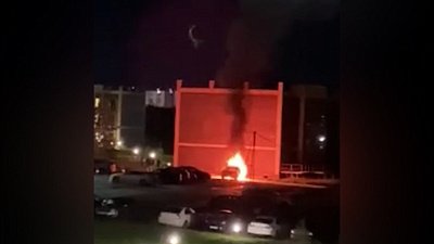 Автомобиль сгорел ночью в жилом комплексе под Челябинском