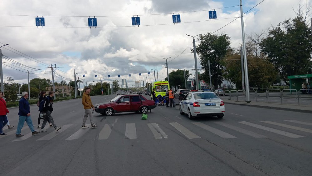 Водитель ВАЗа насмерть сбил мужчину около ТРК «Алмаз» в Челябинске