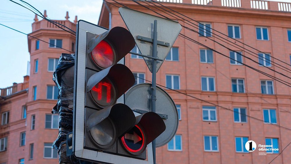 В Челябинске отключат три светофора 30 августа