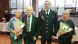 В Челябинске полицейские помогли собрать в школу детей погибших сослуживцев