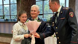 В Челябинске полицейские помогли собрать в школу детей погибших сослуживцев