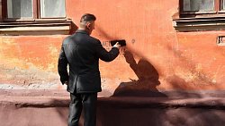 В Челябинске взялись за уничтожение запрещенной рекламы рядом со школами