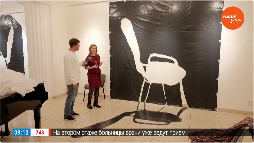 Монтаж выставки современного искусства в «Прямом включении»
