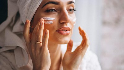 Осенью кожа нуждается в питательном креме