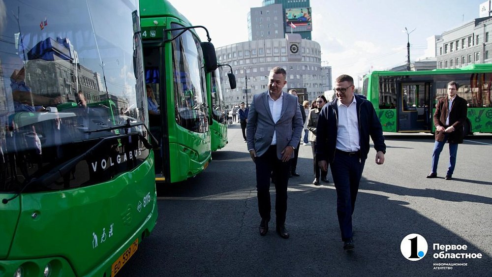 В Челябинске популярные маршруты усиливают новыми автобусами‑гармошками