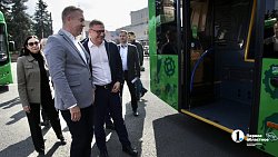 В Челябинске популярные маршруты усиливают новыми автобусами‑гармошками