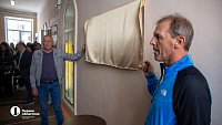 Итальянец Симоне Моро открыл в Челябинске памятную доску погибшему в горах другу