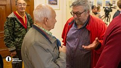 Итальянец Симоне Моро открыл в Челябинске памятную доску погибшему в горах другу