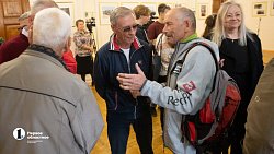 Итальянец Симоне Моро открыл в Челябинске памятную доску погибшему в горах другу