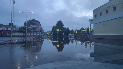 С затопленной площади Копейска продолжают откачивать воду