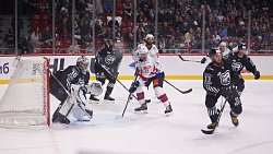 Хоккеисты «Трактора» уступили «Ладе» в первой домашней игре в чемпионате КХЛ