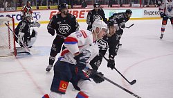Хоккеисты «Трактора» уступили «Ладе» в первой домашней игре в чемпионате КХЛ