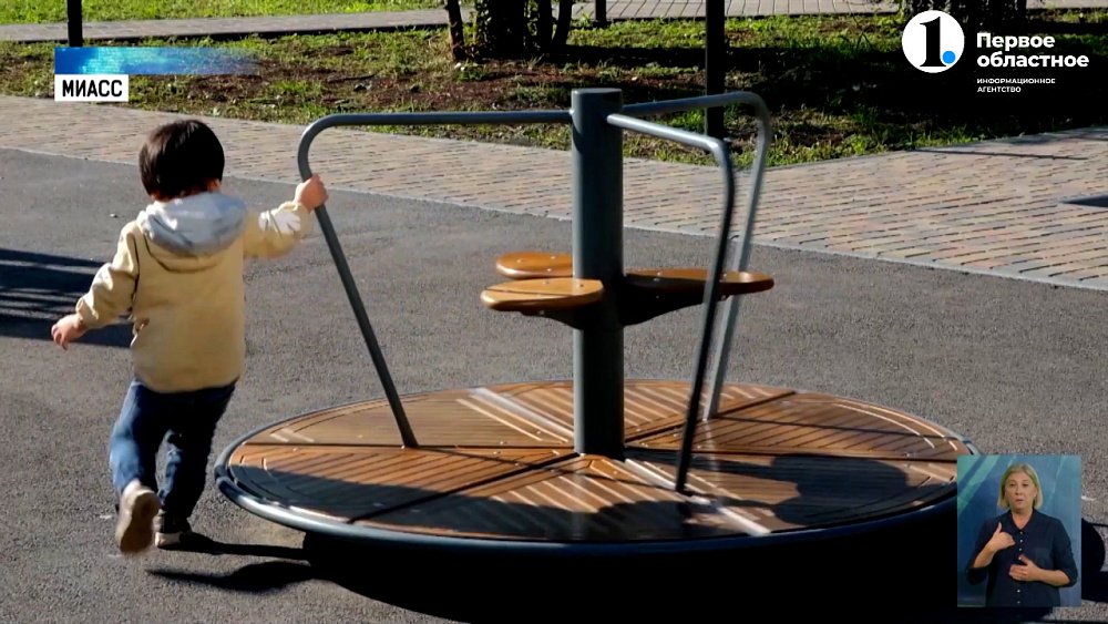 В Миассе продолжается благоустройство сквера