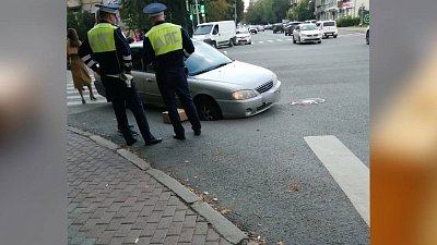 В центре Челябинска провалился асфальт на проезжей части