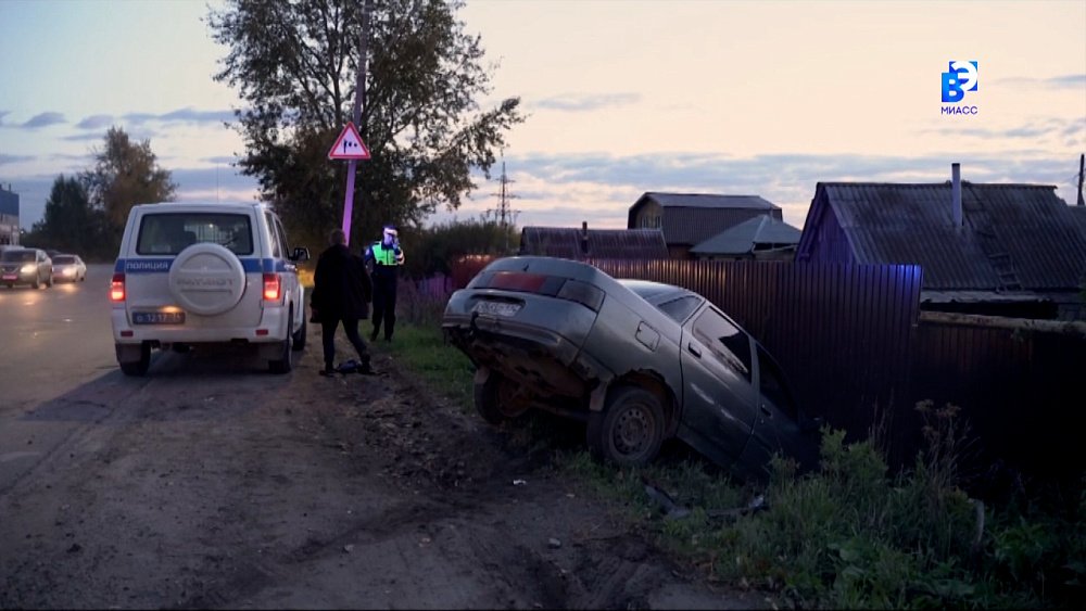 Пьяные лихачи протаранили забор