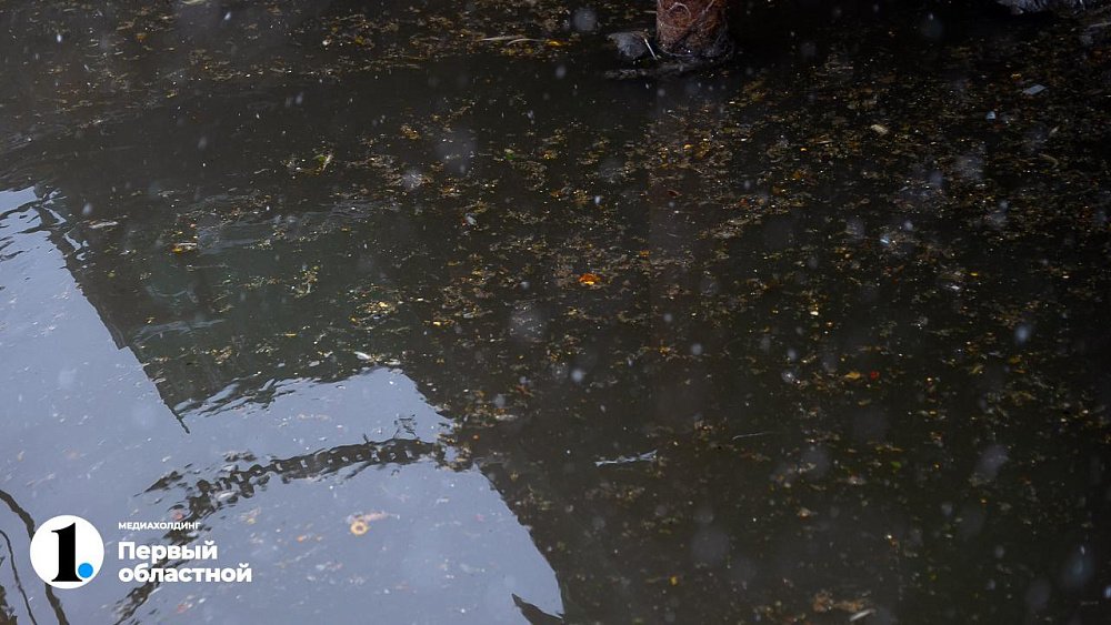 Центр Бакала затопило водой с запахом канализации