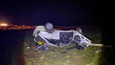 Двое мужчин погибли в ДТП с переворотом автомобиля в Челябинской области