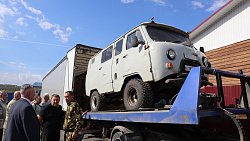 Фуру с двумя внедорожниками отправили бойцам СВО из Миасса